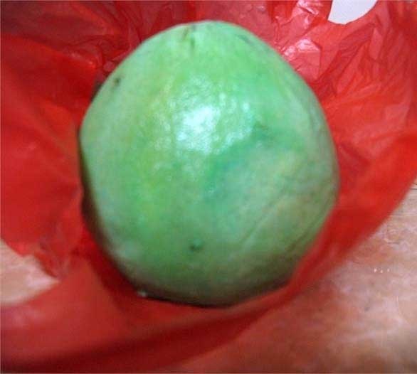 Đà Lạt: Ổi ngâm hóa chất vẫn lừa khách du lịch - 4 Sau 1 ngày, ổi rỉ nước bốc mùi khó chịu