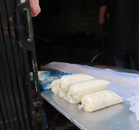 Bã đậu để trong quá trình lên men