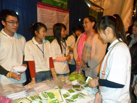 Chuyện nhói lòng phía sau phòng xét nghiệm HIV lưu động - 1 Chuyện nhói lòng phía sau phòng xét nghiệm HIV lưu động
