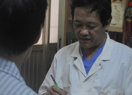 Từ nay em đã trở thành “đàn ông” đúng nghĩa - 1 GS. TS Trần Thiết Sơn cùng bệnh nhân