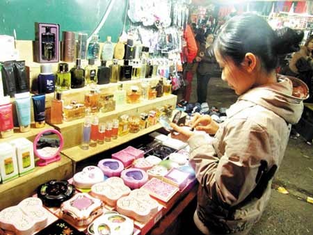 Mỹ phẩm Trung Quốc: Lợi nhuận che mờ… độc tố!