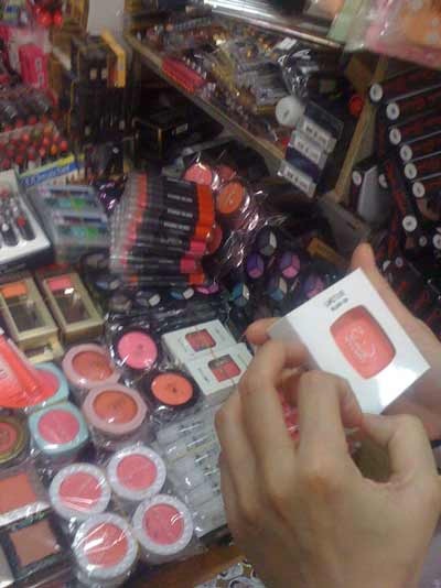 Mỹ phẩm Trung Quốc: Lợi nhuận che mờ… độc tố!