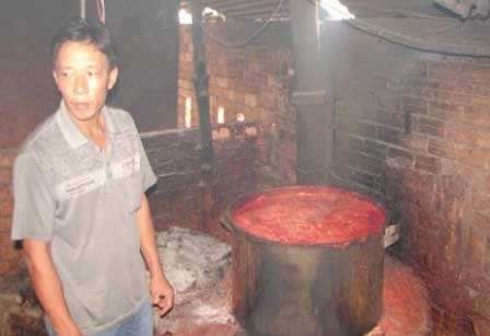 Giòi bò lúc nhúc ở cơ sở sản xuất gia vị... cao cấp - 1 Giòi bò lúc nhúc ở cơ sở sản xuất gia vị... cao cấp