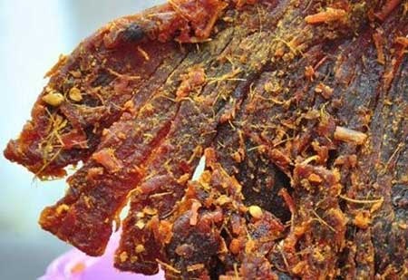 Thịt ôi tẩm hóa chất thành đặc sản thịt khô - 3 Những miếng thịt bò khô như thế này lấy gì làm đảm bảo chất lượng?