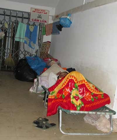 Quảng Trị: Nỗi khổ ăn Tết ở bệnh viện - 5 Chuẩn bị cho bữa cơm tối giao thừa