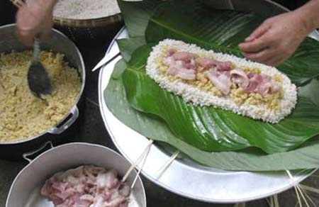 Phòng ngừa mụn dịp Tết Nguyên Đán - 1 Vì vậy để tránh tính trạng mụn trứng cá nặng thêm, bạn nên tránh những nhóm thực phẩm sau đây: