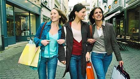 Những xu hướng thời trang có hại cho sức khỏe - 1 1. Quần jeans bó sát