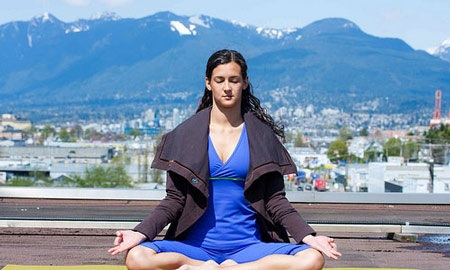 Gợi ý các bài tập có thể dễ dàng thực hiện tại nhà - 1 Yoga và những kỹ thuật thở đơn giản