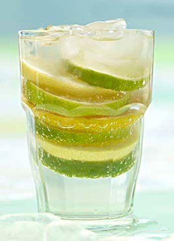 Tổn hại sức khoẻ vì uống nước sai cách - 1 Không bao giờ vệ sinh cây nước nóng lanh