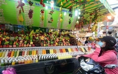 Nước lã pha hương liệu thành giải khát tự nhiên - 1 Nước lã pha hương liệu thành giải khát tự nhiên