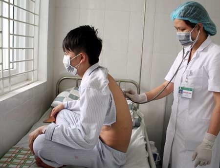 Mua gà vịt ở chợ về làm cỗ, 5 người “dính” cúm A/H1N1 - 1 Mua gà vịt ở chợ về làm cỗ, 5 người “dính” cúm A/H1N1