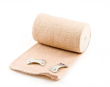 8 vật dụng thiết yếu cho chuyến du lịch an toàn - 4 1. Nước muối biển xịt mũi