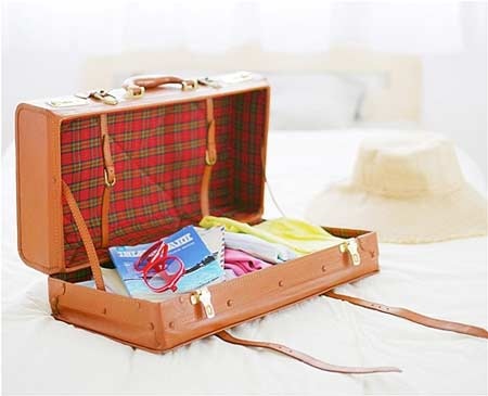 8 vật dụng thiết yếu cho chuyến du lịch an toàn - 1 1. Nước muối biển xịt mũi