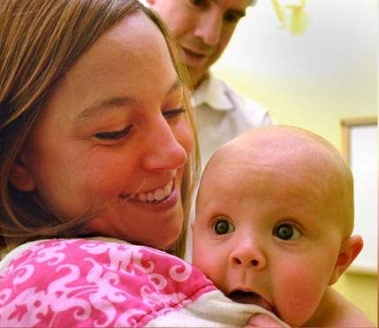 Tiến sĩ Timothy Crombleholme đã phát hiện ra sự bất thường khi Savannah Perry, mẹ