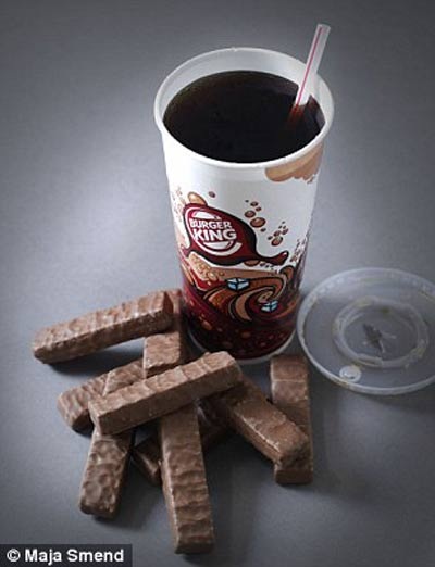 Công bố 15 đồ uống có hại cho sức khoẻ nhất - 5 Lượng đường trong 1 cốc nước uống có ga này tương đương với 9 thanh bánh sô-cô-la sữa (79,5g đường)