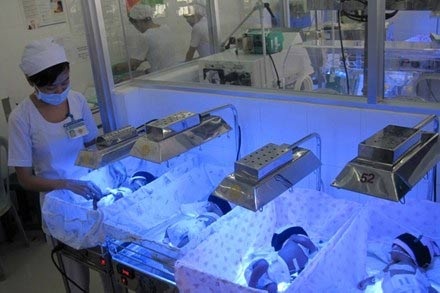 Sinh 4 - 5 nhờ hỗ trợ sinh sản: Thành tích hay thất bại của y học? - 1 Bốn bé gái sinh tư tại BV Từ Dũ