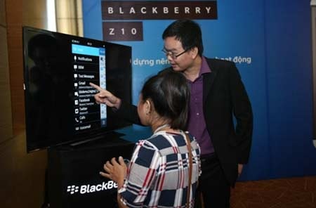 BlackBerry Z10 chính thức ra mắt tại Việt Nam - 9 Khách tham dự trải nghiệm hệ điều hành BlackBerry 10