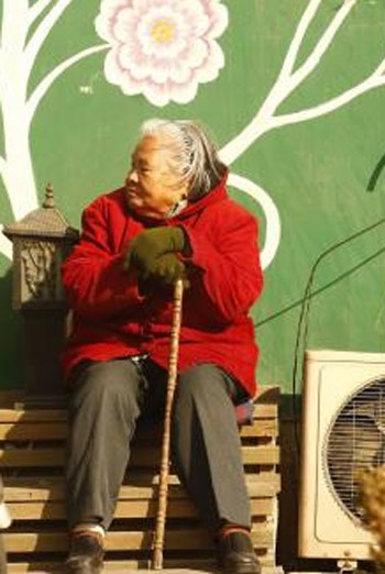 Phụ nữ sống lâu hơn nhờ hệ miễn dịch chậm lão hóa