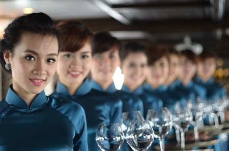 Truyền thông Tây Ban Nha ca ngợi Paradise Cruises Hạ Long - 3 Top VIAJES (Top TRAVEL) miêu tả Paradise Cruises như khách sạn nổi 5 sao.