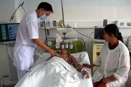 Một ngư dân hôn mê sâu sau khi ăn ốc biển - 1 Một ngư dân hôn mê sâu sau khi ăn ốc biển