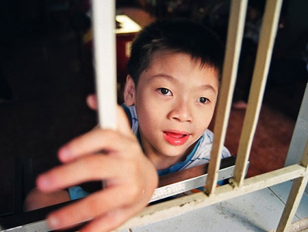 Có nên đưa trẻ xuất ngoại chữa tự kỷ?