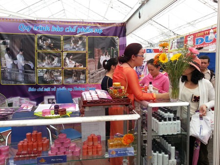 Mỹ phẩm truyền thống Phấn nụ Hoàng Cung bà Phương - 1 Có thể nhận thấy không khí năm nay khá sôi nổi, với sự tham gia của nhiều doanh nghiệp nổi tiếng