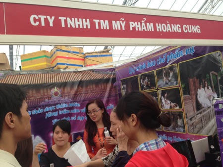 Mỹ phẩm truyền thống Phấn nụ Hoàng Cung bà Phương - 2 Có thể nhận thấy không khí năm nay khá sôi nổi, với sự tham gia của nhiều doanh nghiệp nổi tiếng