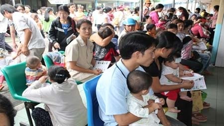 WHO cho biết tỷ lệ sốc phản vệ sau tiêm vắc-xin là “cực kỳ hiếm” - (Ảnh: Cẩm Quyên)