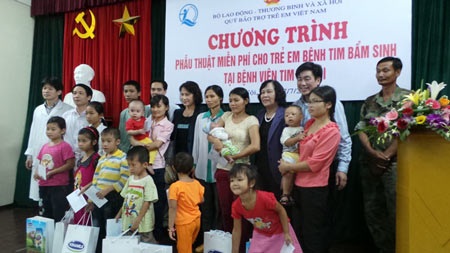 “Chúc các ca mổ tim bẩm sinh đều thành công!” - 1 “Chúc các ca mổ tim bẩm sinh đều thành công!”