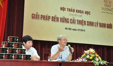 Cải thiện sinh lý nam dưới góc nhìn chuyên gia - 1 PGS.TS. Vương Tiến Hòa và TS.BS. Dương Minh Sơn trao đổi cùng các bác sĩ trong buổi tọa đàm