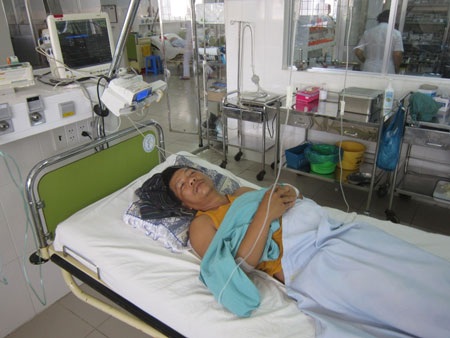 Cấp cứu vì bị bọ xít đốt - 1 Bệnh nhân Đỗ Thành Nam đang được điều trị tại BV