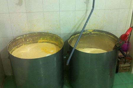 Cần Thơ: Hãi hùng cà phê sản xuất từ đậu nành, bắp, hóa chất - 3 Sản xuất mỹ phẩm