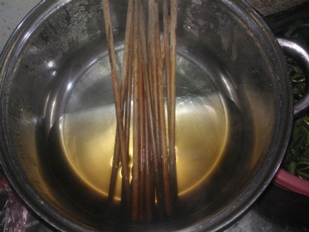 Rửa đến lần thứ...10 mà màu sơn vẫn phai ra nước