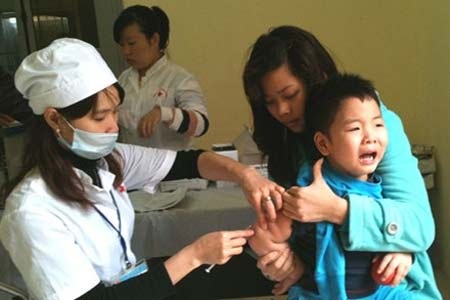 Trẻ em Việt Nam mới chỉ được tiêm phòng các bệnh cơ bản. Ảnh: Trần Lâm