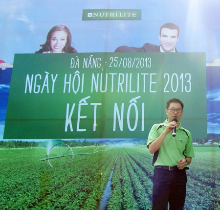Ấn tượng Ngày hội Nutrilite Đà Nẵng - 1 Ông How Kam Chiong – Tổng Giám đốc Công ty Amway Việt Nam phát biểu tại Ngày hội