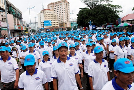 Hơn 2.000 người đi bộ vì sức khỏe tim mạch