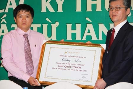 Phẫu thuật biến khuôn mặt chữ U thành V - 5 NCS.BS.Nguyễn Phan Tú Dung, Tu nghiệp phẫu thuật hàm mặt tại Bệnh viện JW- bệnh