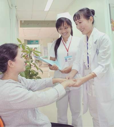 Khám phá giải pháp phòng ngừa loãng xương đơn giản - 2 Bác sỹ Thục Lan khuyến cáo việc phòng ngừa loãng xương là quan trọng nhưng không quá phức tạp.
