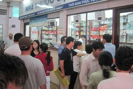 Cảnh báo về việc áp thầu nguồn thuốc cho các bệnh viện công - 1 BV công trên địa bàn thành phố lo hết thuốc, sở đề nghị áp thầu.