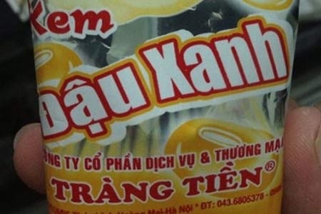 Nhiều vi phạm, 1.500 chiếc kem Tràng Tiền bị tiêu hủy - 1 Nhiều vi phạm, 1.500 chiếc kem “nhái” Tràng Tiền bị tiêu hủy