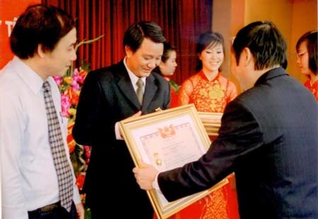 Niềm tin trao gửi, trách nhiệm vẹn tròn - 1 PGS.TS. Đỗ Trung Quân được Bộ Y tế trao tặng danh hiệu “Thầy thuốc ưu tú”