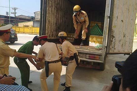 Phát hiện gần 1 tấn lòng thối trên xe tải - 1 Ảnh minh họa