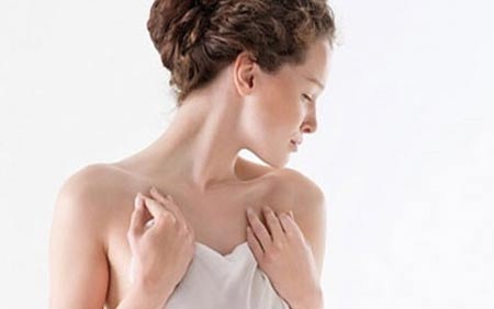 U xơ tuyến vú: Nỗi trăn trở của phái đẹp - 1 U xơ vú gây bất tiện cho chị em trong sinh hoạt thường ngày