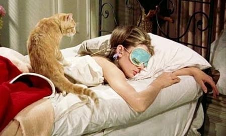 Ngủ quá nhiều, hại bao nhiêu? - 1 Ngủ quá nhiều có thể khiến cơ thể gặp những vấn đề như bệnh tuyến giáp và trầm cảm.