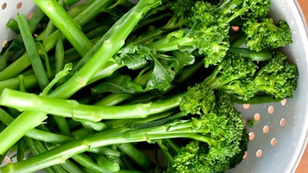 Những thực phẩm bác sĩ thường dùng - 2 Rau xanh sẫm