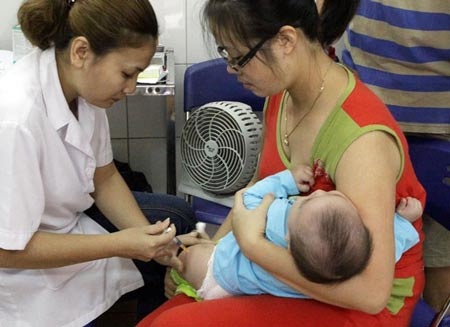 Dừng tiêm Quinvaxem vì... giấy chứng nhận tập huấn hết hạn