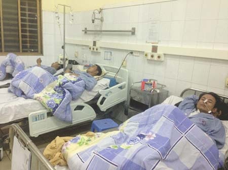 Các bệnh nhân ngộ độc rượu đang điều trị tại BV ĐK Quảng Ninh