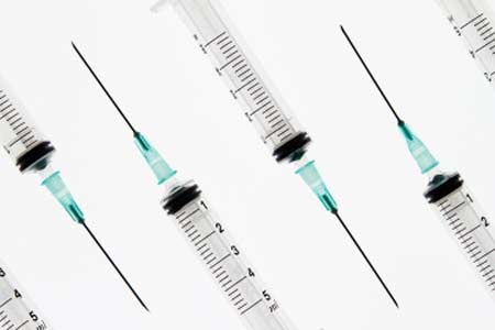 10 khám phá y học hàng đầu trong năm 2013 - 2 5. Ít mà lại hơn: Một liều vắc xin đủ chống HPV thay vì 3 liều