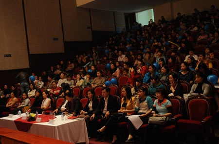 Tầm quan trọng của giai đoạn vàng - 4 TS Cao Thị Hậu cùng ca sĩ Lưu Hương Giang tham dự tọa đàm