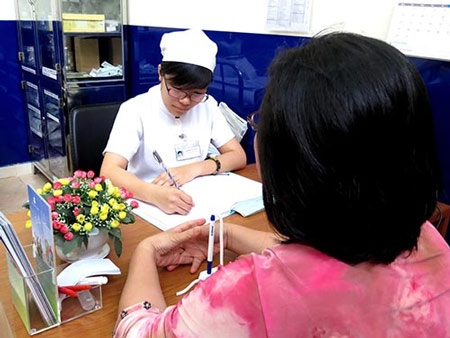 Tư vấn chấm dứt thai kỳ cho một phụ nữ tại Bệnh viện Phụ sản Từ Dũ